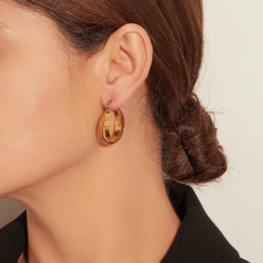 NEW 18K Gold Plated Double Cross Interlocking Round Hoop Earrings - Picture 3 of 5